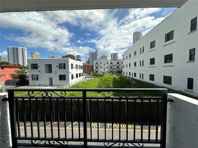 Building Photo - 529 SW 4th St