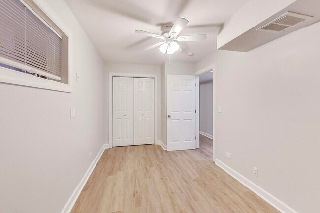 Building Photo - 1422 W Lexington St