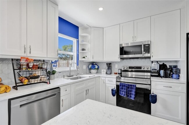 Building Photo - 2001 Barcelona Terrace