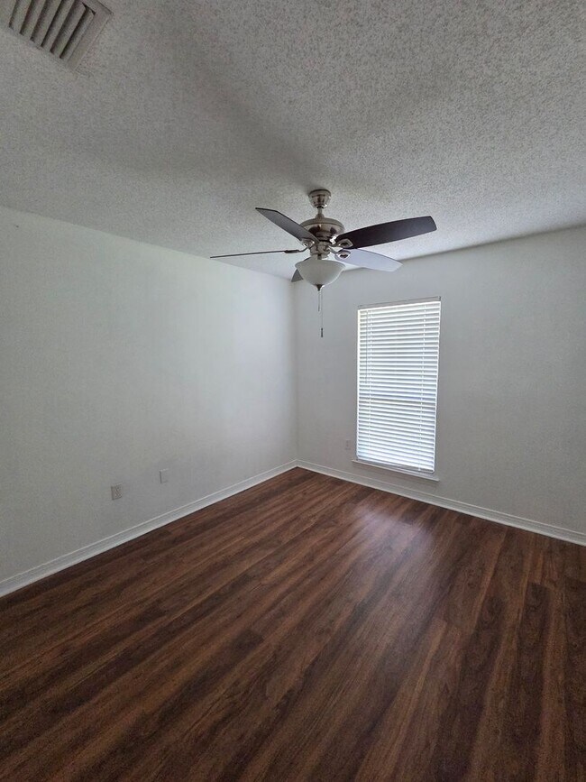 Building Photo - 117 Moonraker Dr