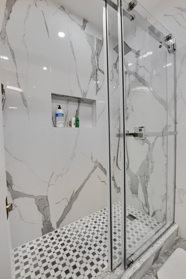 Building Photo - 414 Lindell Blvd