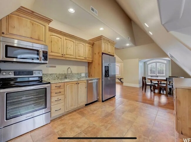 Building Photo - 4900 Marilyn Dr