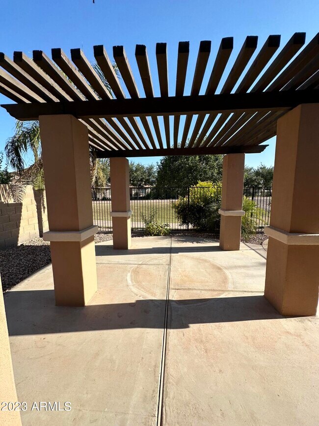 Building Photo - 2251 E Azalea Dr