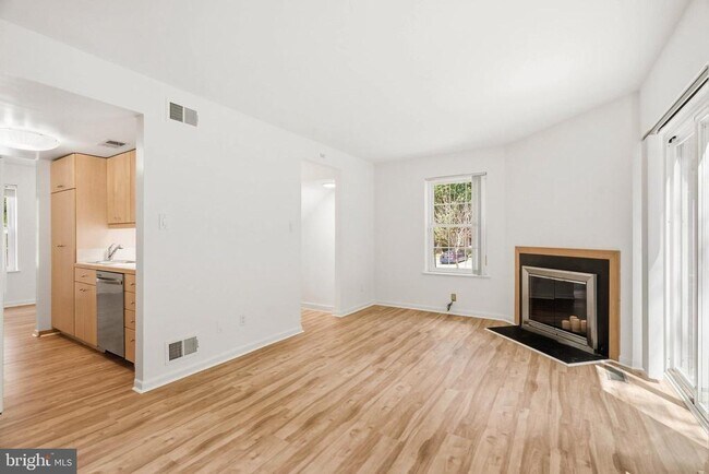 Building Photo - 9101 Bronze Bell Cir