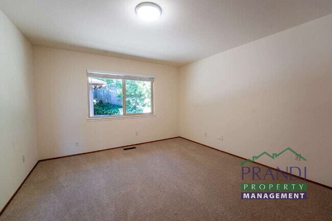Building Photo - 20 Portola Ave