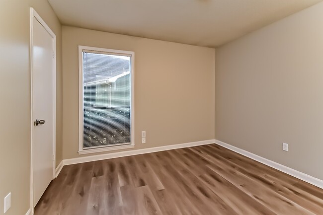 Building Photo - 3869 Caravel Dr