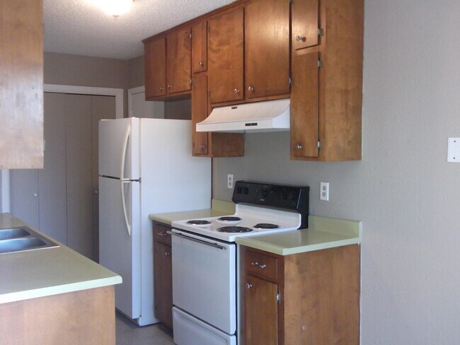 Building Photo - 205 Moon River St