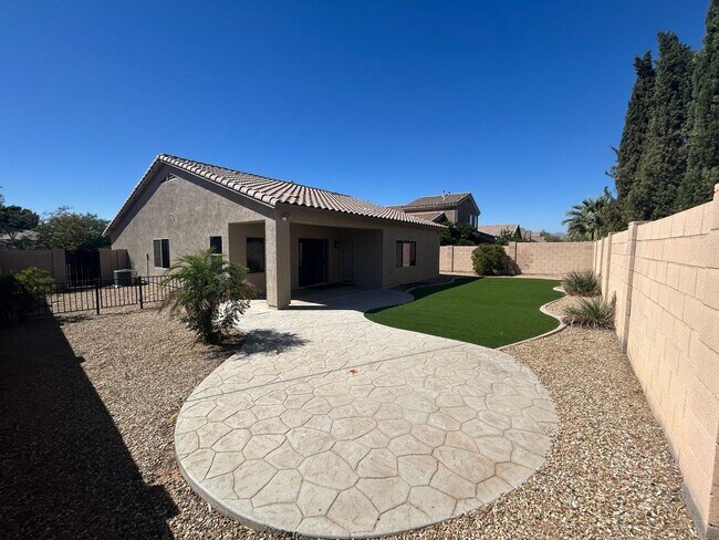 Building Photo - 16024 W Gelding Dr