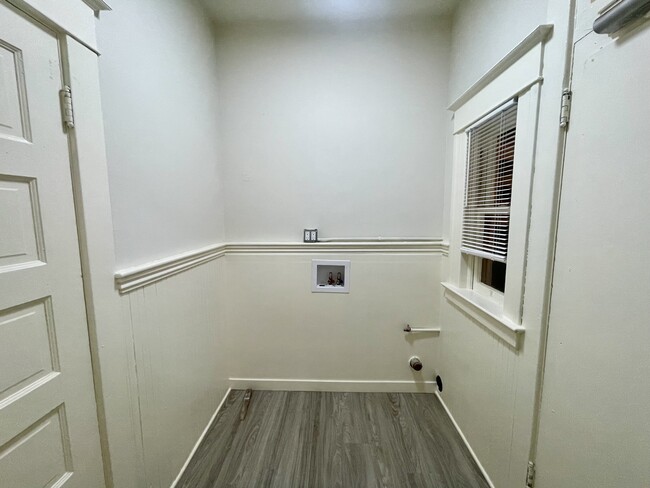 Building Photo - Ground floor Nob Hill 3BR + Office | Avail...