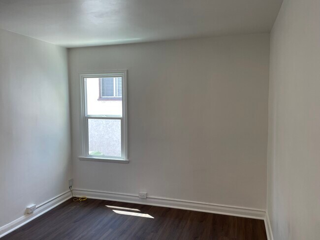 Bedroom - Side - 1905 S Alma St