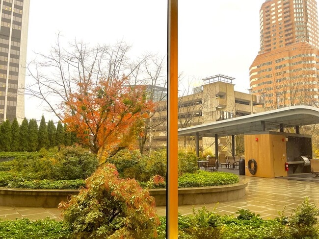 Building Photo - Coveted Portland Plaza Condo located in Do...