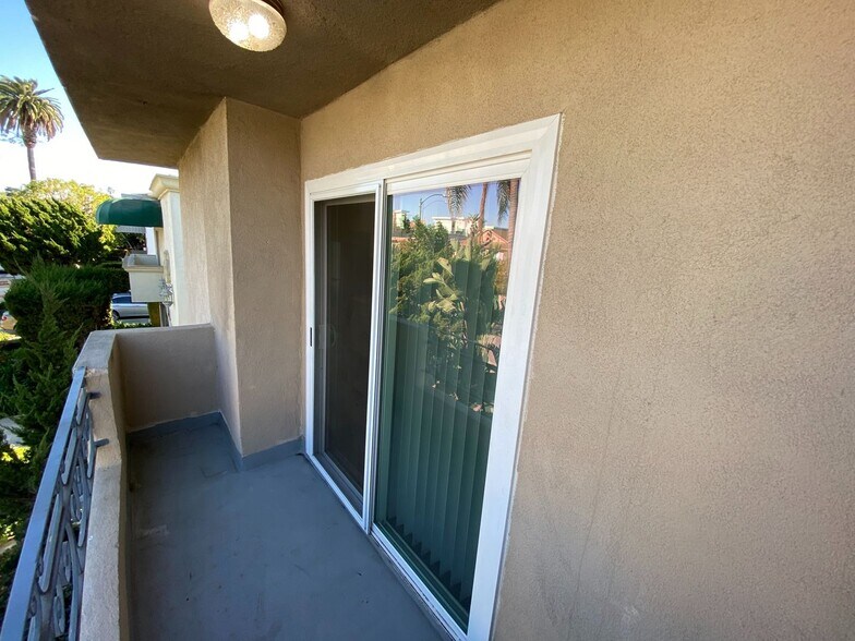 Building Photo - 3611 Mentone Ave