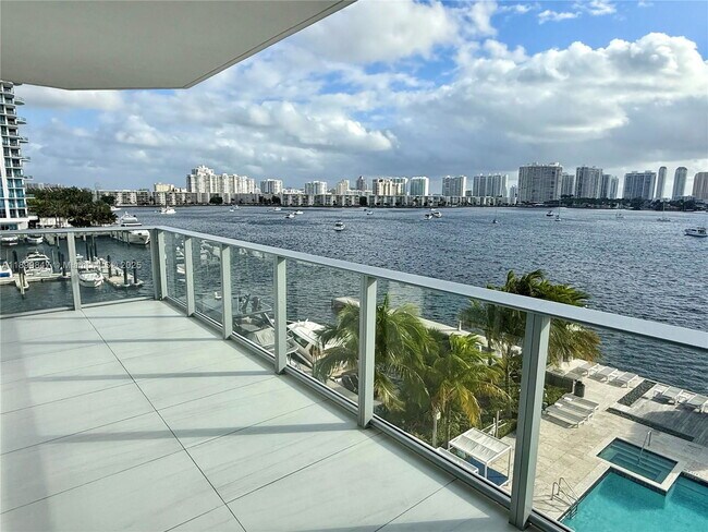 Building Photo - 17111 Biscayne Blvd