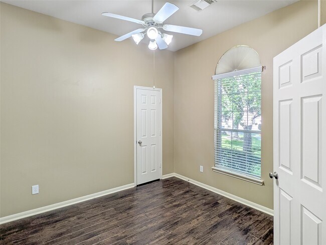 Building Photo - 26403 Abbey Springs Ln