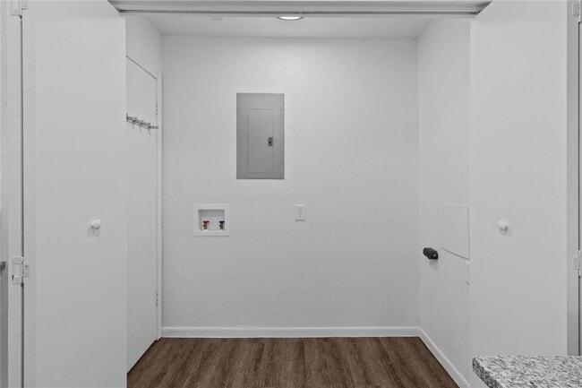 Building Photo - 805 28 1/2 St