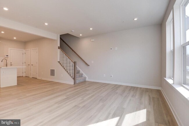Building Photo - 43798 Middleway Ter