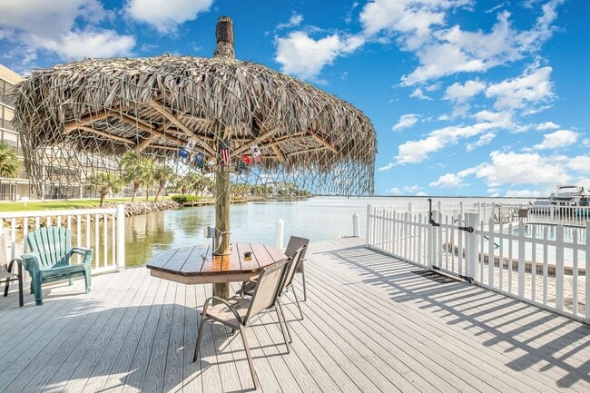 Building Photo - 390 W Cocoa Beach Causeway