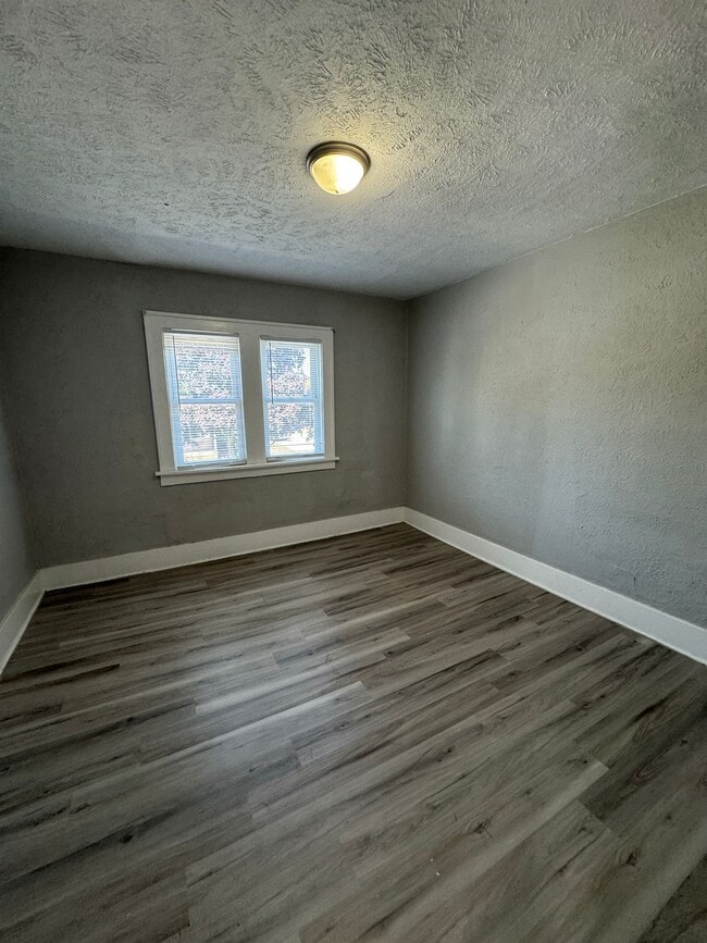 Building Photo - 726 S Meade St