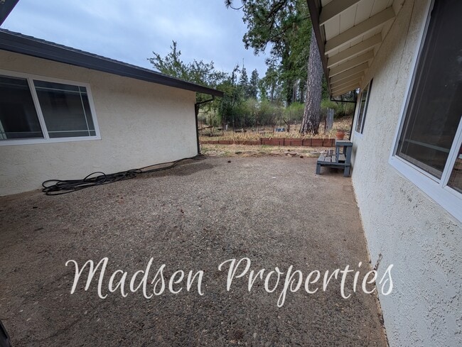 Building Photo - 6231 Pebble Ln