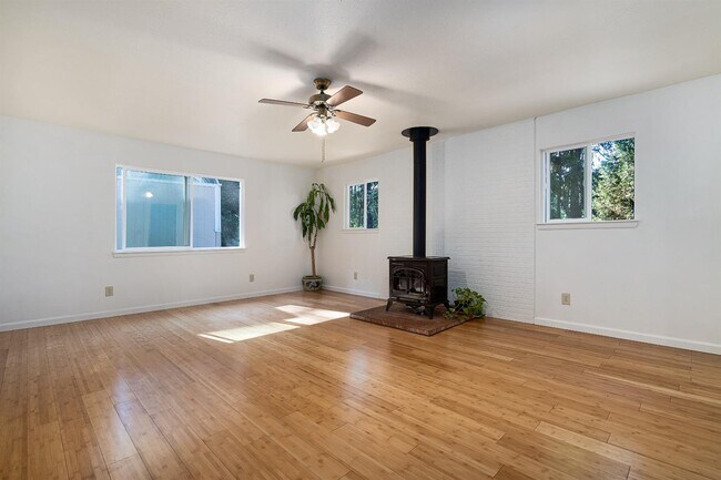 Building Photo - 10752 Footwall Dr
