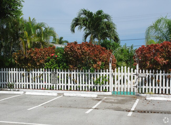 Building Photo - 4228 Sea Grape Dr