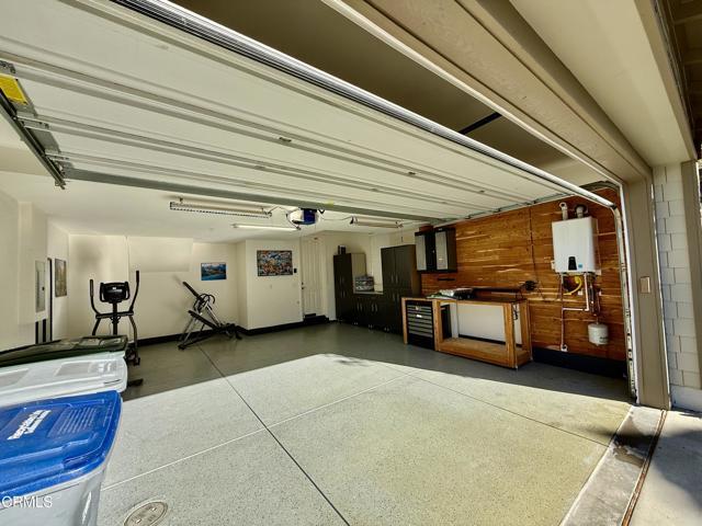 Building Photo - 3214 N Ventura Rd