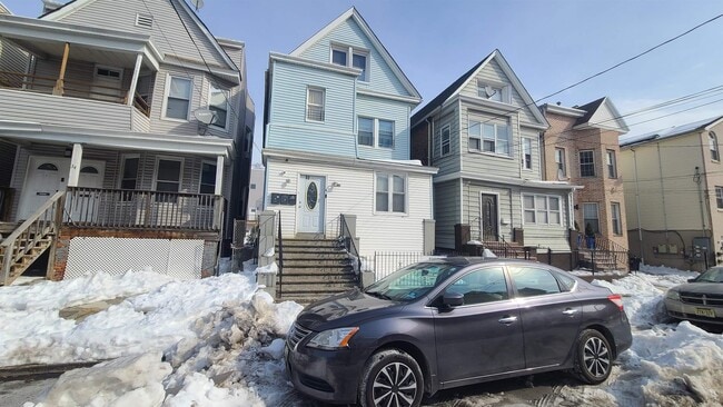 Building Photo - 32 Armstrong Ave