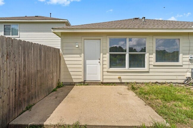 Building Photo - 5041 Willow Point Dr