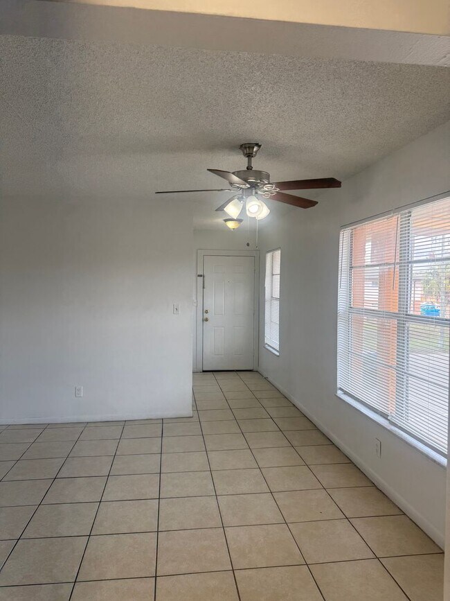 Building Photo - Spacious unit in Essex Park Condo, Kissimmee