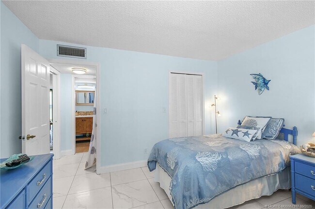 Building Photo - 10000 S Ocean Dr