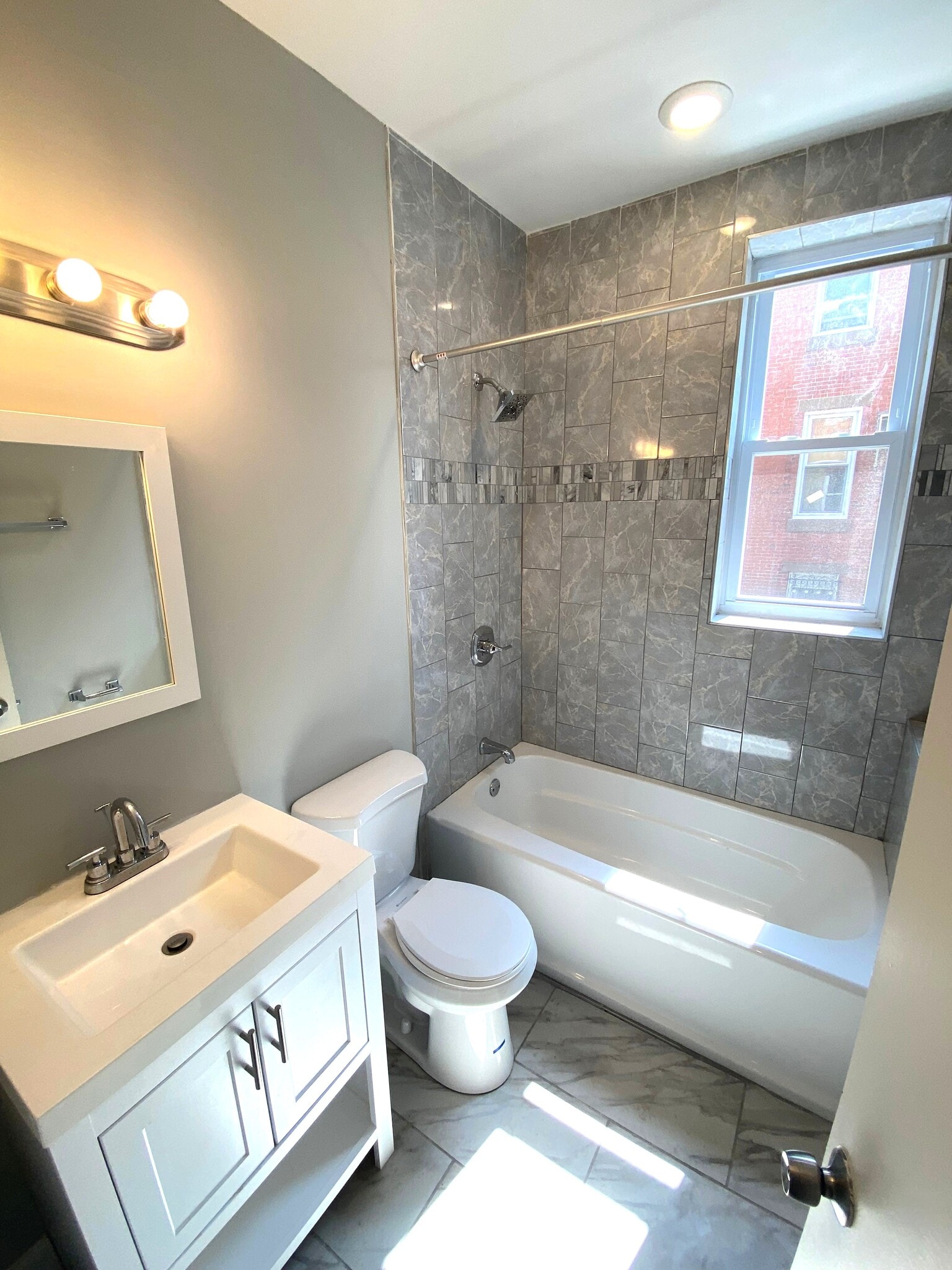 Building Photo - 1229 W Porter St