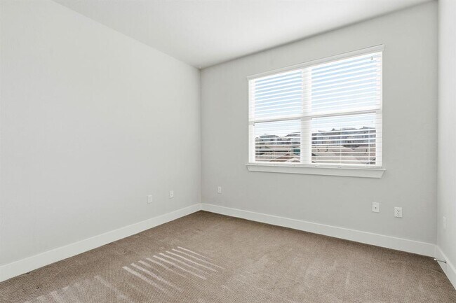 Building Photo - 1912 Dinsdale Ln