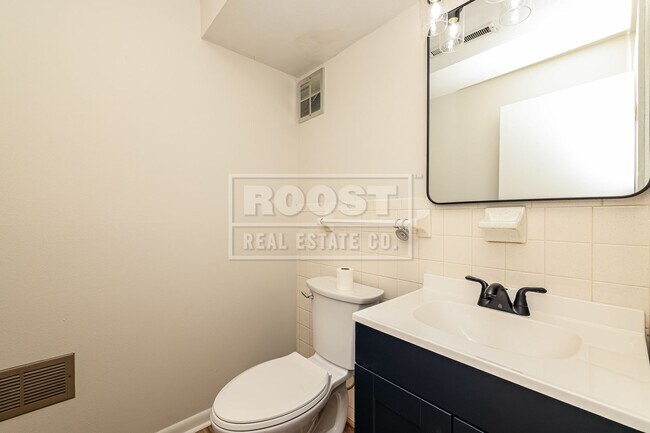 Building Photo - 2 Bed 1 Bath Apartment Available in Springfield