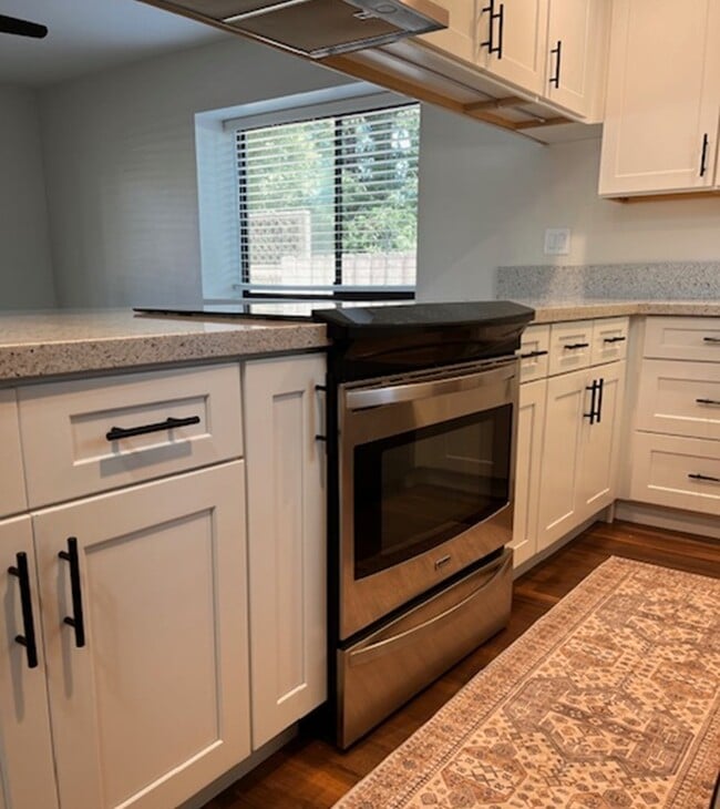 Building Photo - 9190 Tiburon Cir