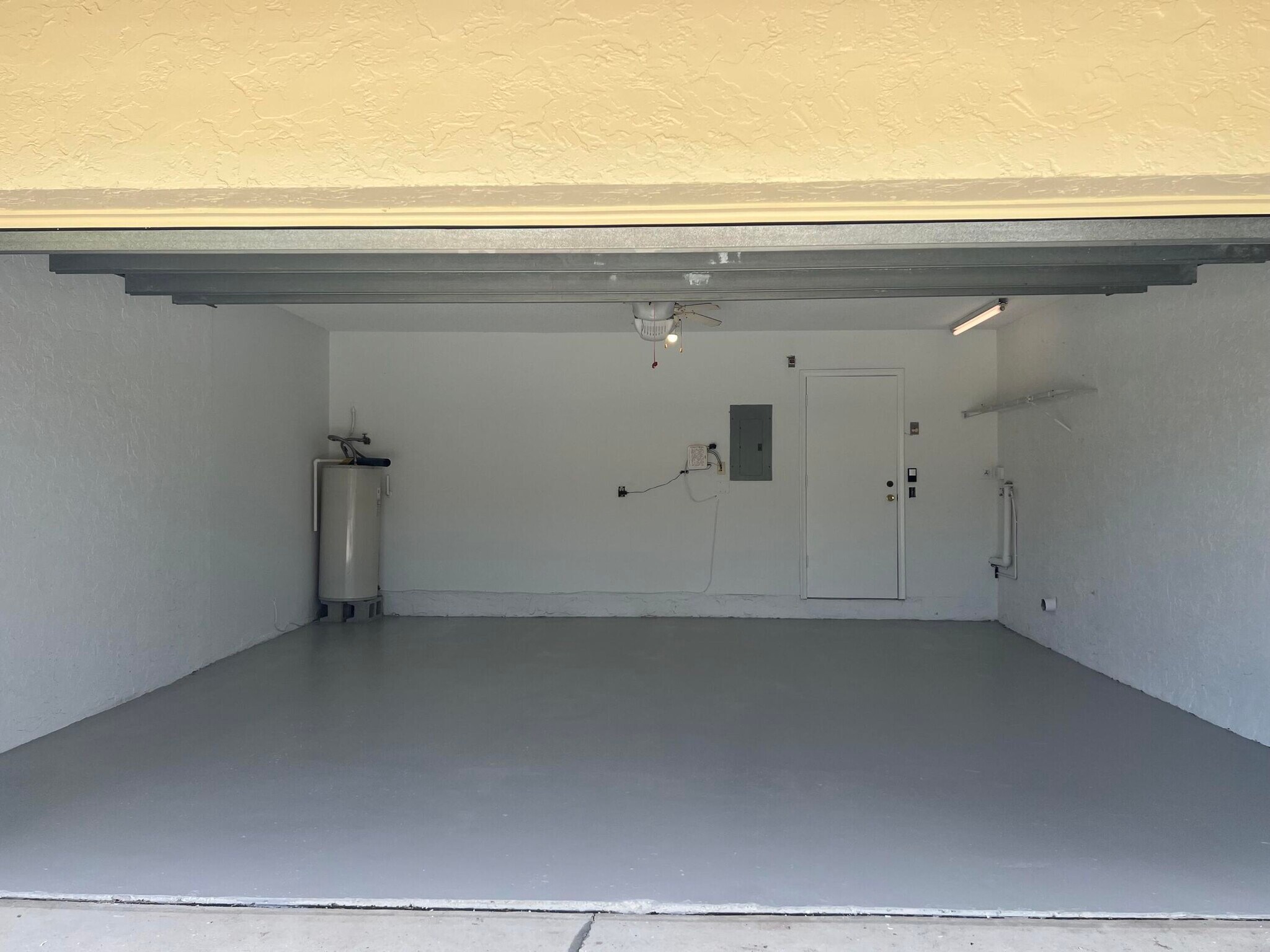 Building Photo - 9775 Sun Pointe Dr