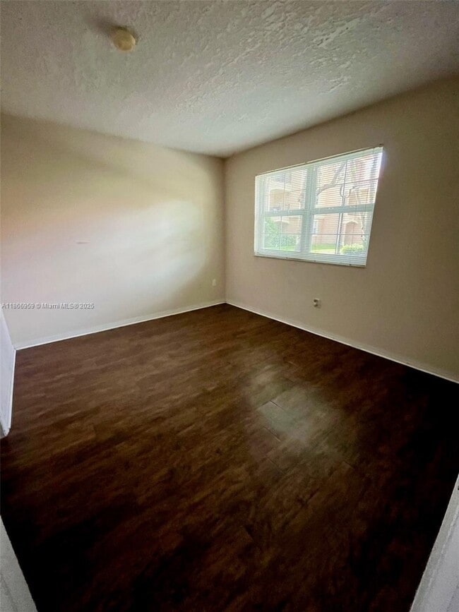 Building Photo - 140 SW 117th Ave