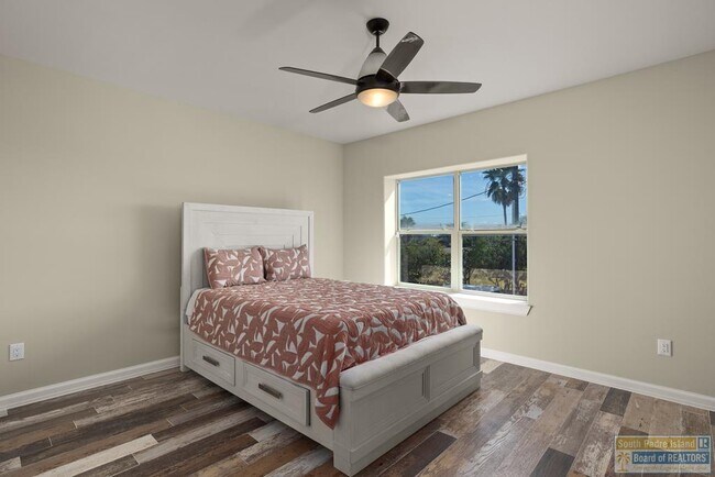 Building Photo - 618 N Shore Dr