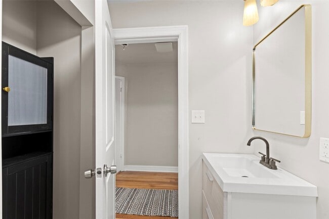 Building Photo - 4930 Kemper Ave