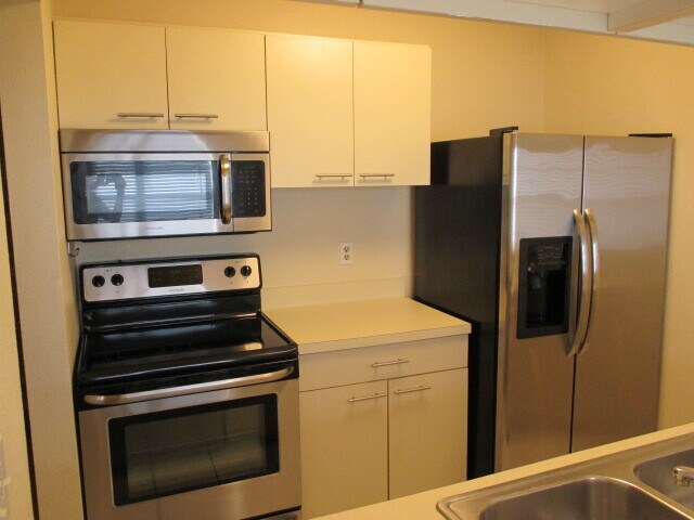 Stainless Steel Appliances - 3626 59th Ave W