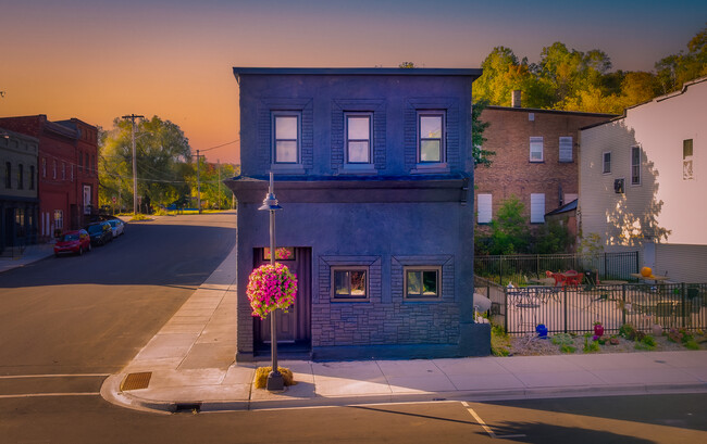 Building Photo - 501 Iron St