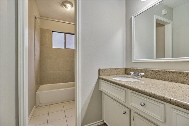 Building Photo - 3 Field Flower Ct