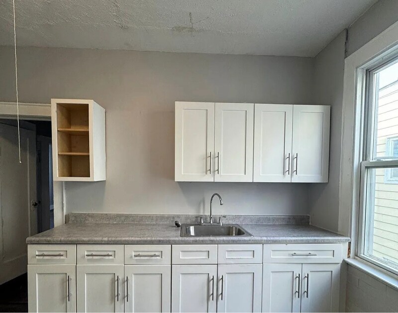 Building Photo - 416-418-418 Leslie St