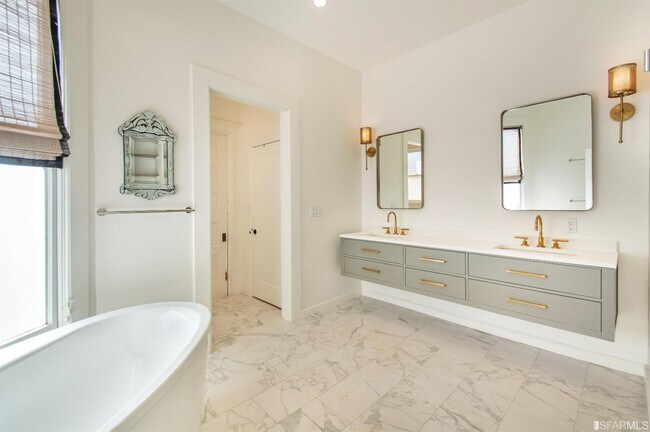 Building Photo - 3242 Washington St