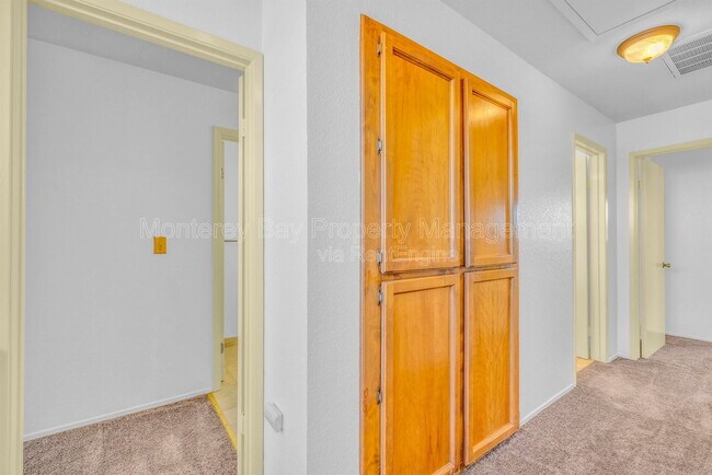 Building Photo - 143 Seal Ct