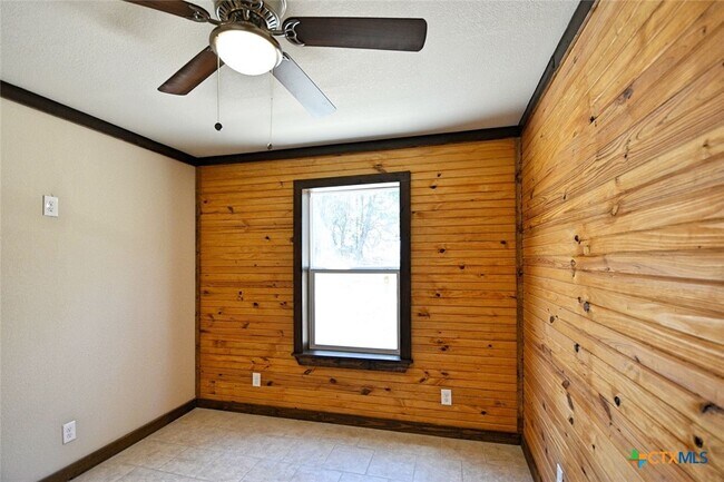 Building Photo - 1155 Farm To Market Rd 2722