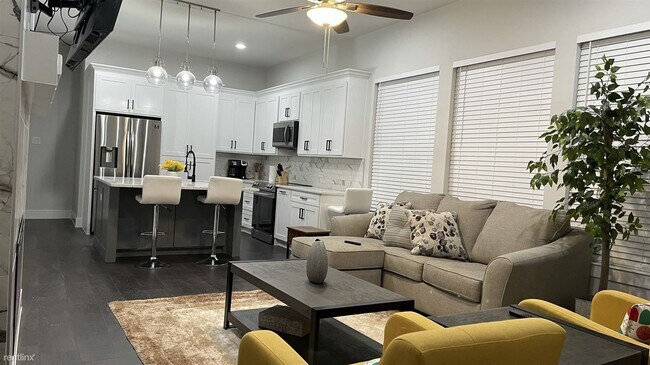 Building Photo - 3 br, 2 bath Duplex - 804 Green Castle Dri...
