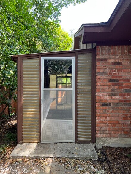 Greenhouse - 3920 Sanguinet St