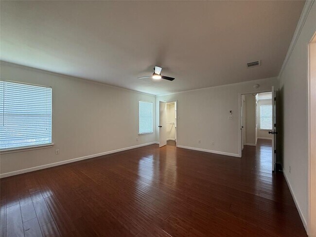 Building Photo - 307 Indian Meadow Dr