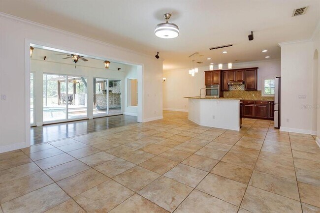 Building Photo - 13932 Florigold Dr