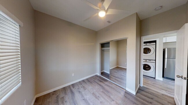 Building Photo - 5336 E Falls View Dr